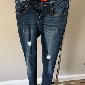 Guess medium rise curvy skinny jeans